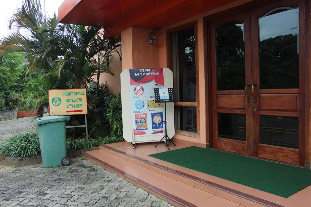 Fotografie z fotogalerie ubytování Hotel 678 Cawang powered by Cocotel v destinaci Jakarta