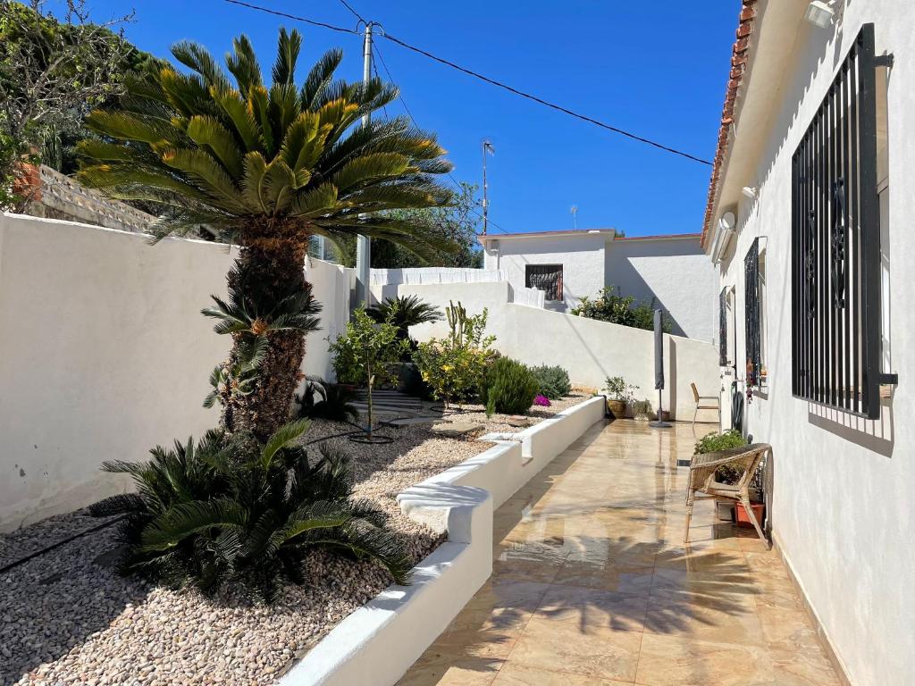 Beautiful cottage overlooking beach., Denia – Precios ...
