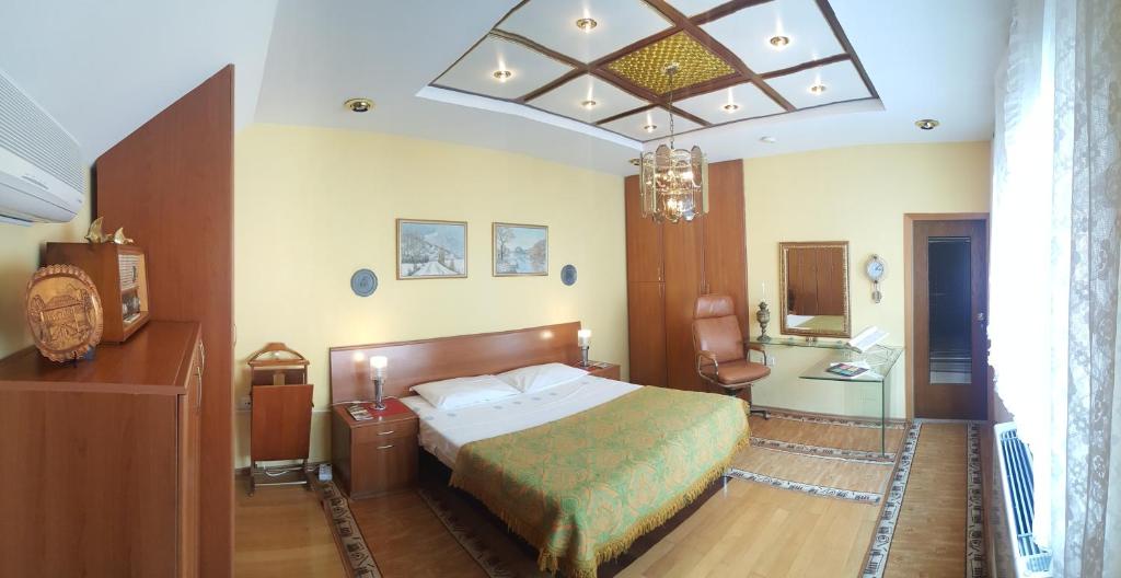 The Blacksmith's Suite - Image 2