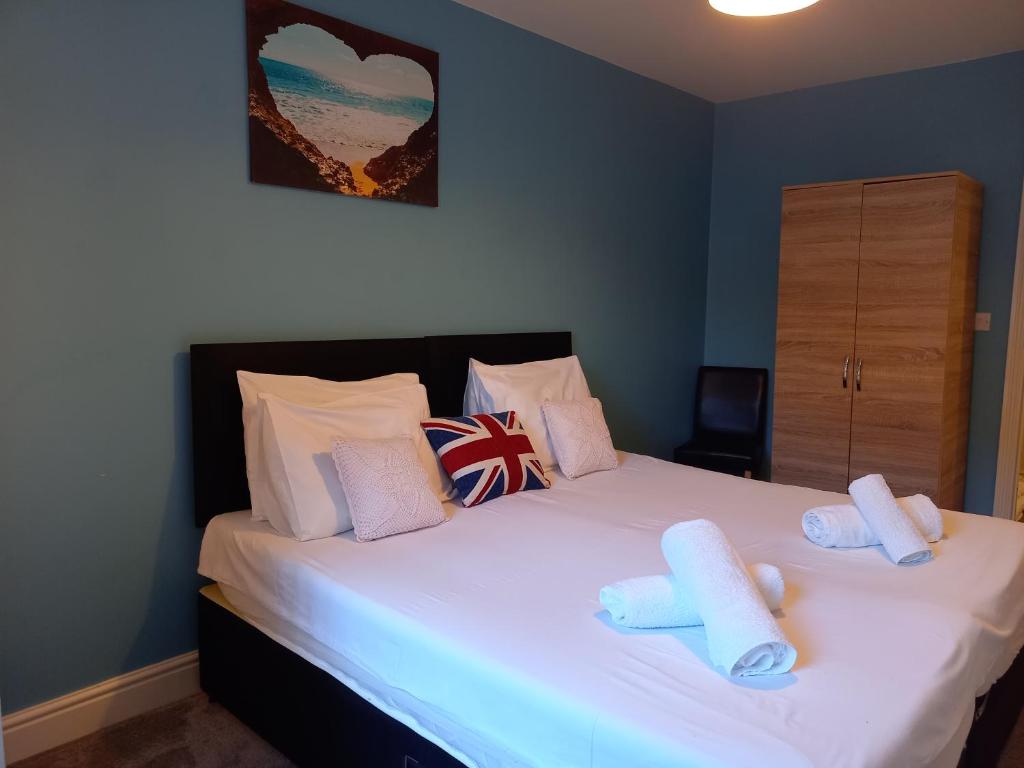 Postel nebo postele na pokoji v ubytování Spacious 2 Bed Apartment Norwich, Close To Station and City centre