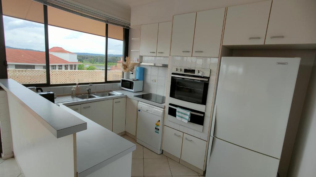 Kuchyň nebo kuchyňský kout v ubytování Tuggeranong Short Stay #07 - Sleeps 6