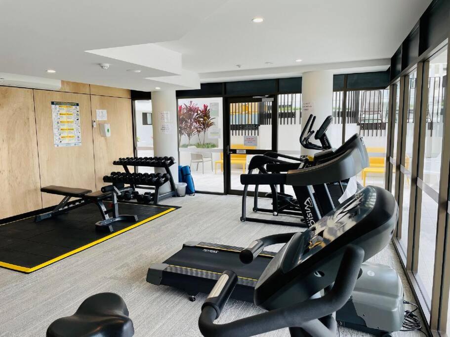 Fitness centrum a/nebo fitness zařízení v ubytování RIVERVIEWS@THECOSMOPOLITAN UNIT20805