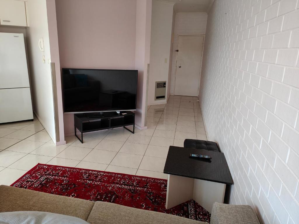TV a/nebo společenská místnost v ubytování Tuggeranong Short Stay #07 - Sleeps 6