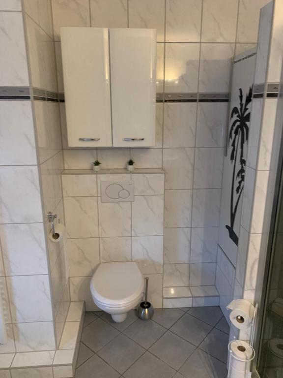 Koupelna v ubytování Mainpark Apartment 4 Schlafzimmer bis zu 10 Personen direkt über AschaffApartment bei Aschaffenburg