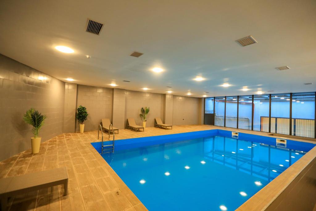 Bazén v ubytování Pine Astoria Hotel nebo v jeho okolí