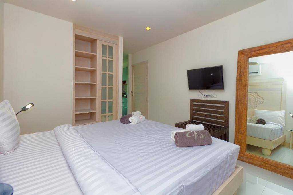 Postel nebo postele na pokoji v ubytování Hill Side Karon Kata Beach Condo