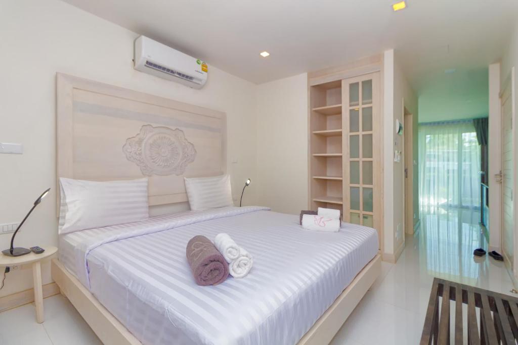 Postel nebo postele na pokoji v ubytování Hill Side Karon Kata Beach Condo