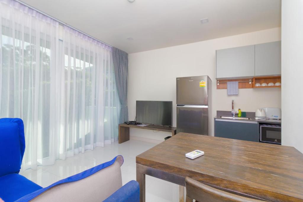 Kuchyň nebo kuchyňský kout v ubytování Hill Side Karon Kata Beach Condo