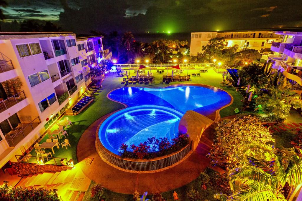 Bazén v ubytování Hill Side Karon Kata Beach Condo nebo v jeho okolí