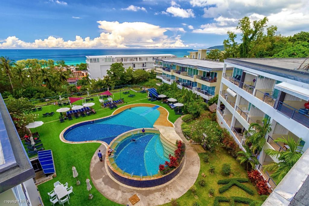 - Vistas aéreas a la piscina del complejo en Hill Side Karon Kata Beach Condo en Phuket