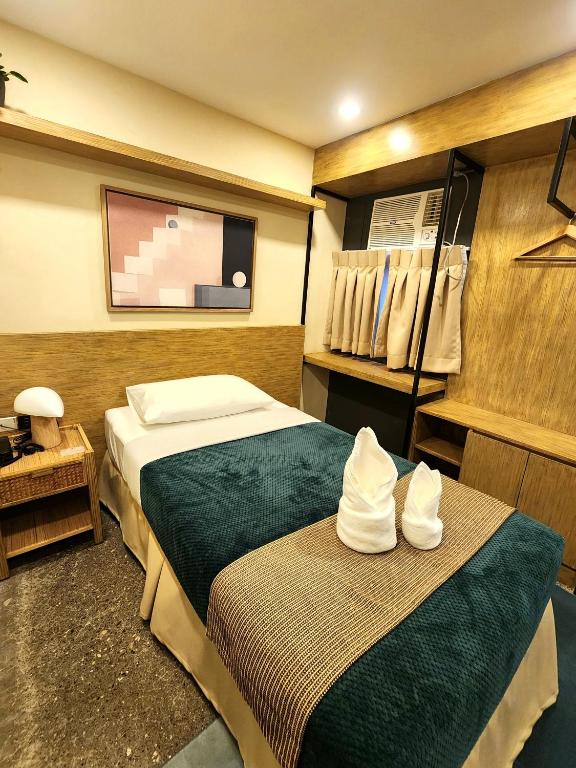 Postel nebo postele na pokoji v ubytování Prince Express Inn