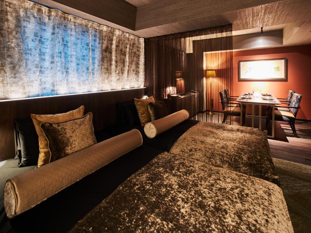 Postel nebo postele na pokoji v ubytování Roppongi Hotel S