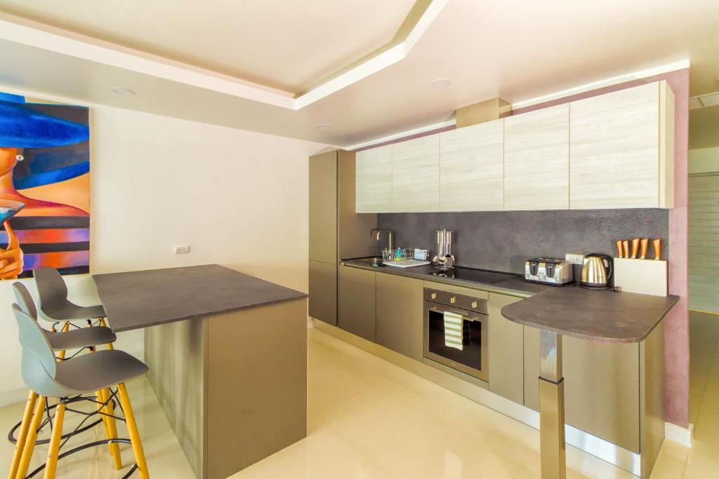 Hill Side Karon Kata Beach Condo - Apartamento De Penthouse