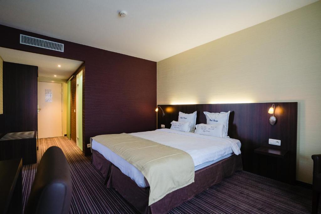 Postel nebo postele na pokoji v ubytování Hotel Europe