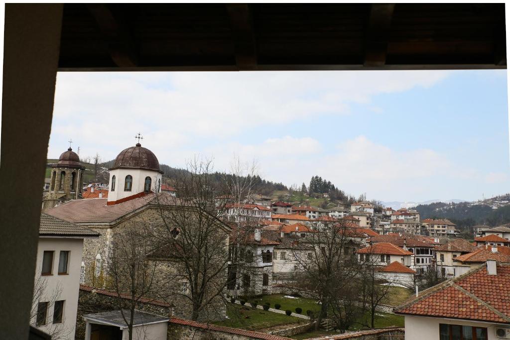 Nespecifikovaný výhled na hory nebo výhled na hory při pohledu z hotelu