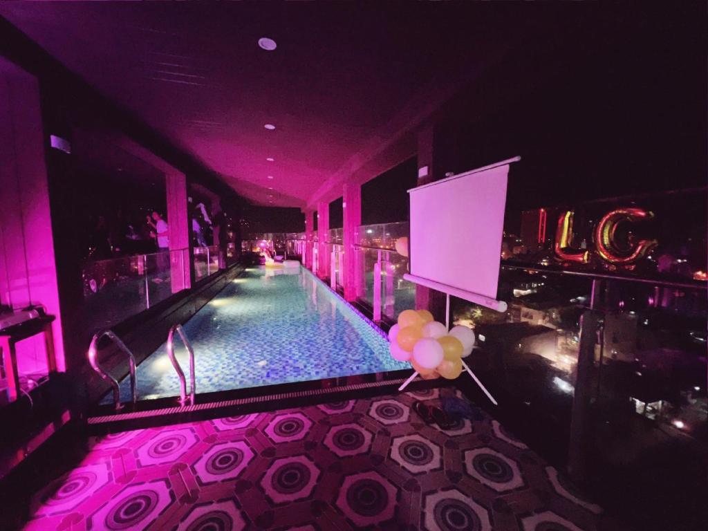 Bazén v ubytování Phan Van 2 hotel nebo v jeho okolí