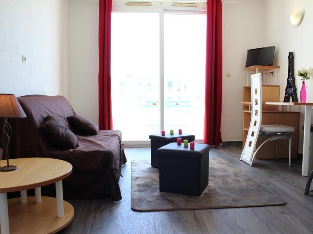 Appartement La Rochelle, 2 pièces, 3 personnes - FR-1-246-123にあるシーティングエリア