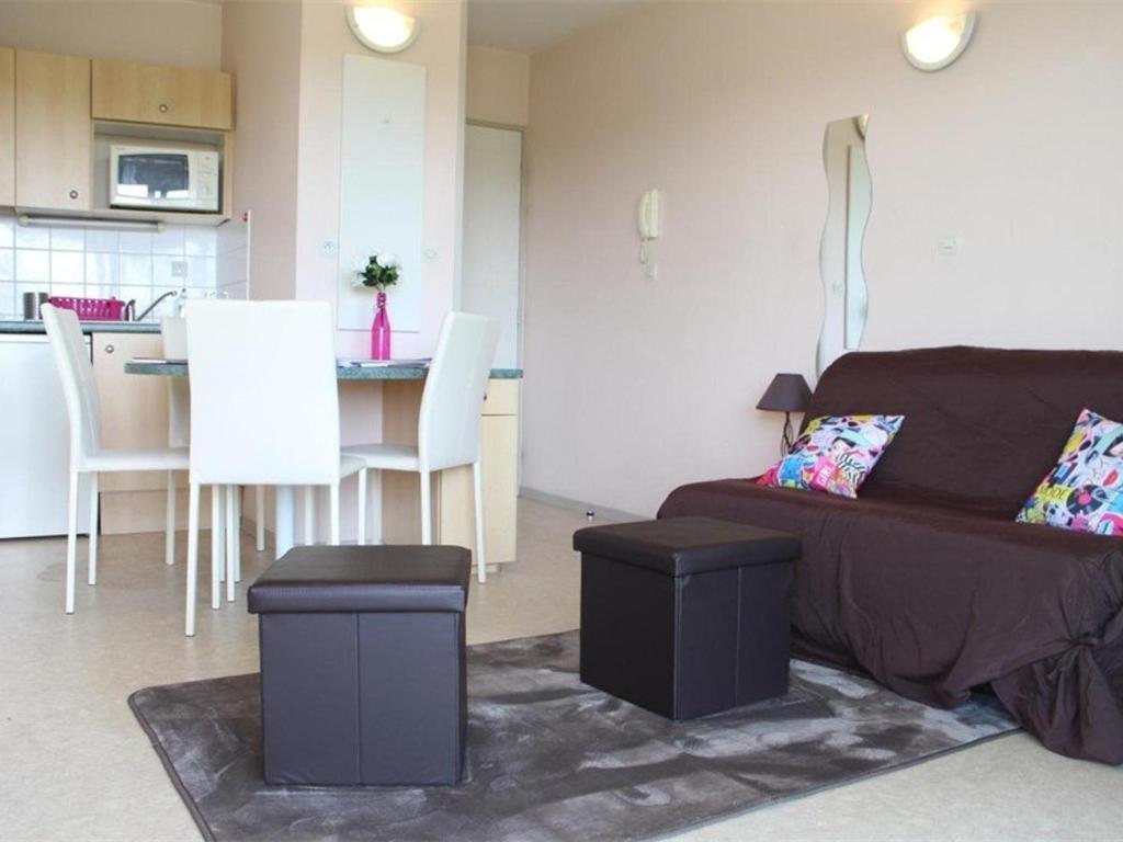 Appartement La Rochelle, 2 pièces, 4 personnes - FR-1-246-174にあるシーティングエリア