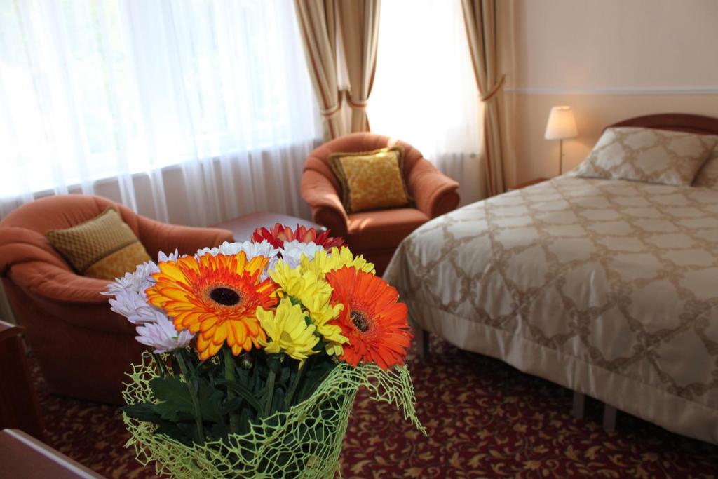 Postel nebo postele na pokoji v ubytování Spa Hotel Purkyně