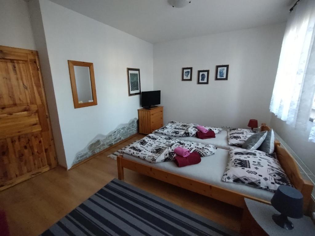 Postel nebo postele na pokoji v ubytování Penzión Evka