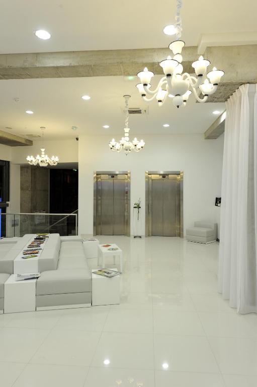 Кровать или кровати в номере Kyriad Prestige Perpignan Centre Gare