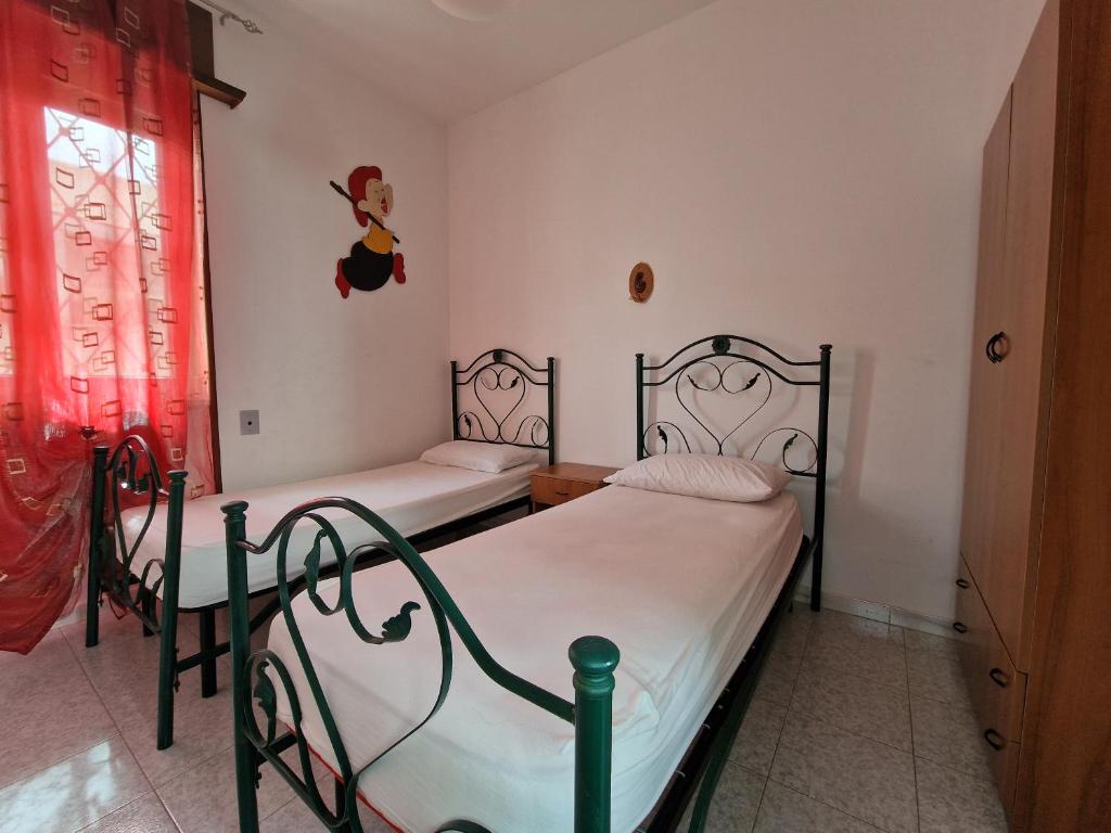 A bed or beds in a room at Casa Vacanza Maria Fronte mare