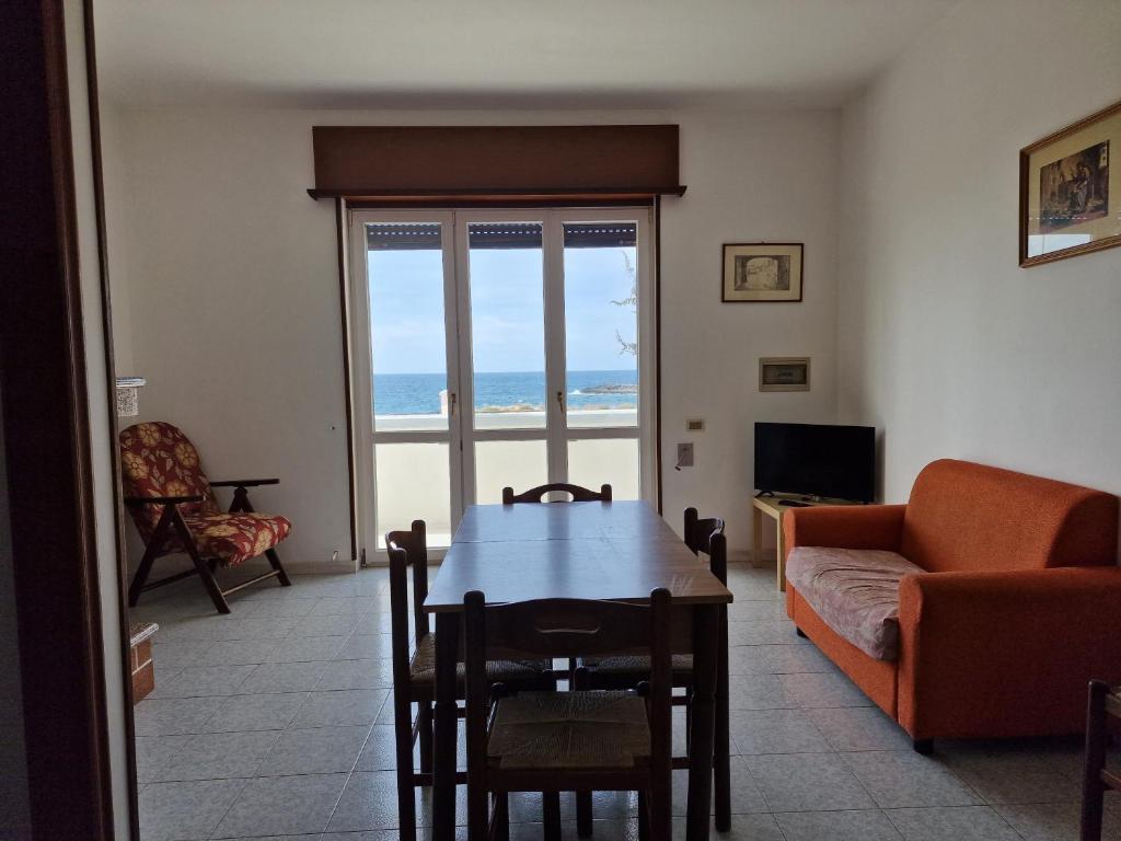 A seating area at Casa Vacanza Maria Fronte mare