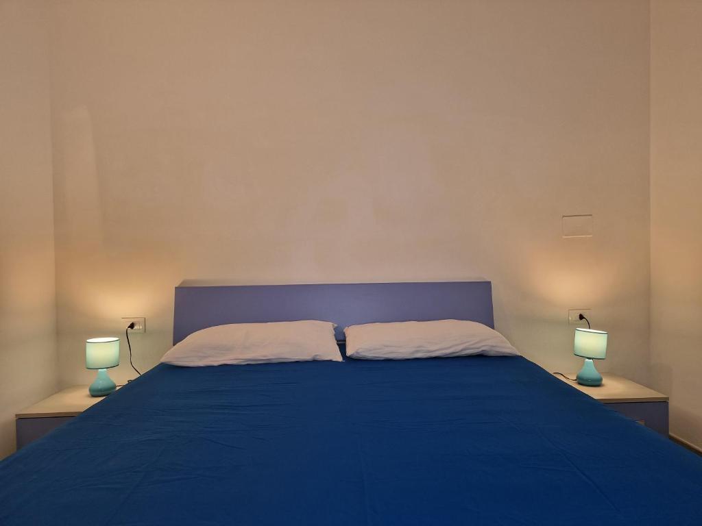 A bed or beds in a room at Casa Vacanza Maria Fronte mare