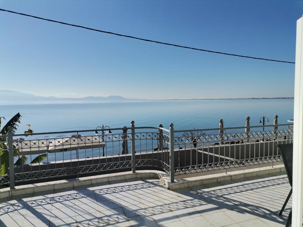 a view of the ocean from a balcony at Διαμέρισμα Παραλία Μενιδίου in Menídion