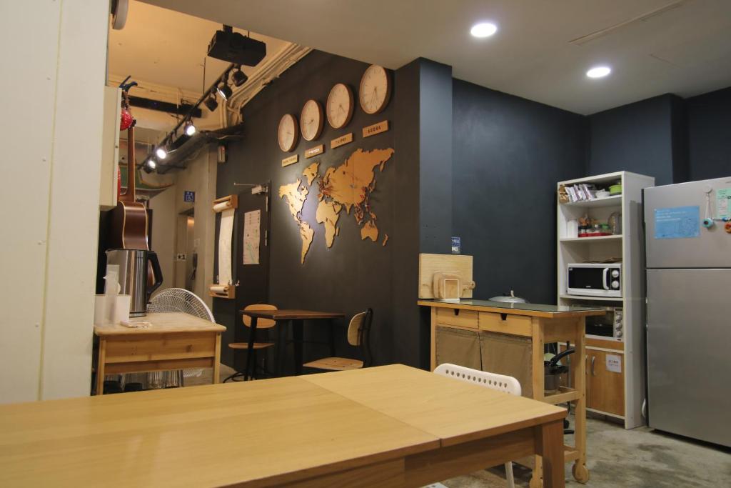 Kuchyň nebo kuchyňský kout v ubytování DONGMEN 3 Hostel