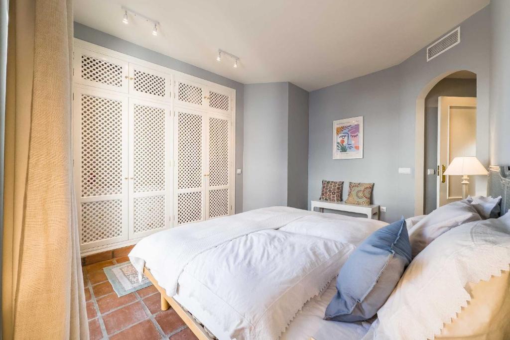 Łóżko lub łóżka w pokoju w obiekcie 92-Apartment With Fantastic Views, Miraflores, Mijas