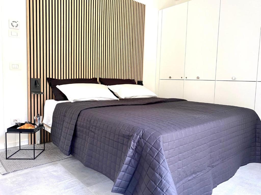 Postel nebo postele na pokoji v ubytování APARTMENT RIVA Lenno