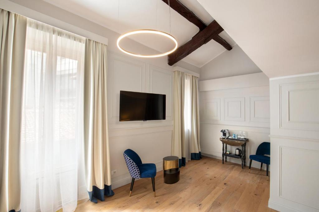 A television and/or entertainment centre at Garden Palace