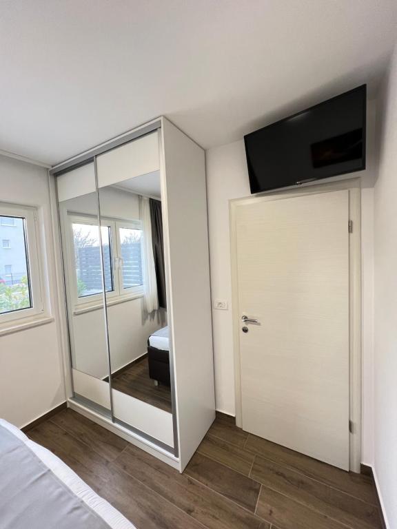 Televízia a/alebo spoločenská miestnosť v ubytovaní Holiday Luxury Resort Sundance