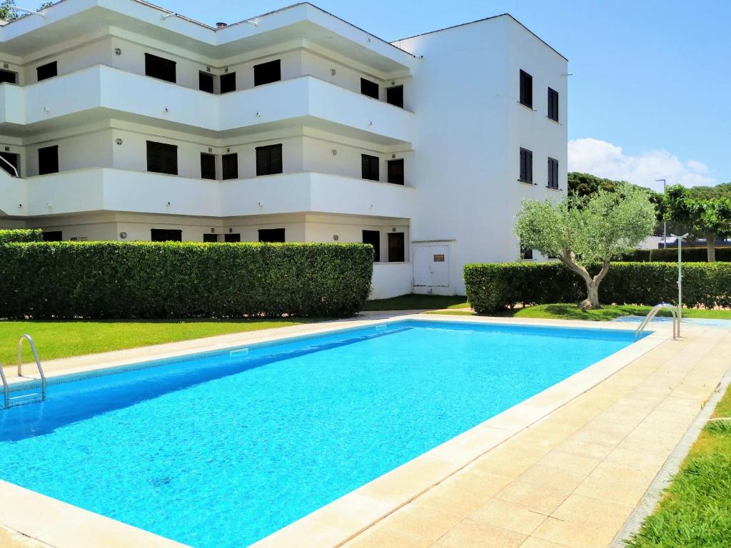 Bazén v ubytovaní VACAY Apartamento Fanny, a pie de playa, en la Costa brava, L'Escala! alebo v jeho blízkosti