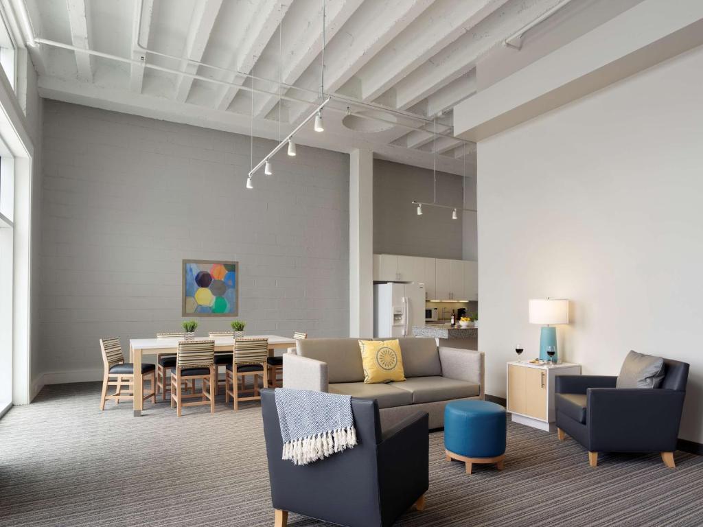 Sonesta ES Suites New Orleans Downtown - Two-Bedroom Penthouse Suite
