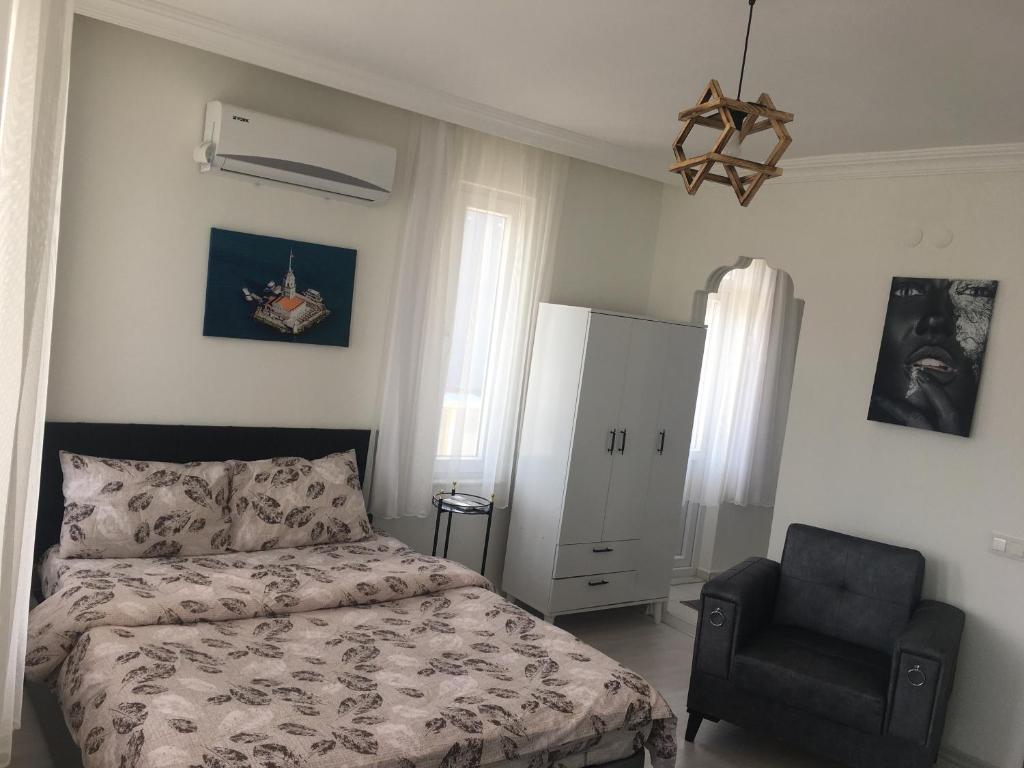 HOLIDAY HOMES fy
