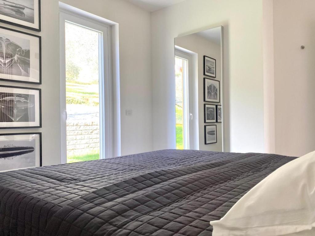 Postel nebo postele na pokoji v ubytování APARTMENT RIVA Lenno