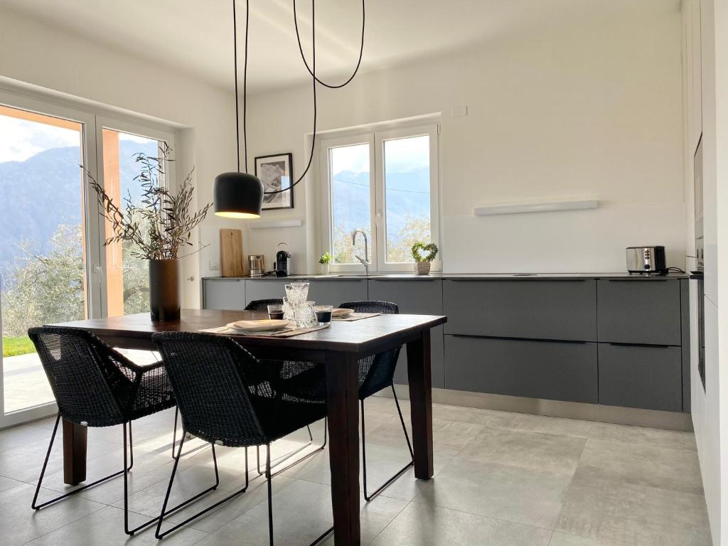Kuchyň nebo kuchyňský kout v ubytování APARTMENT RIVA Lenno