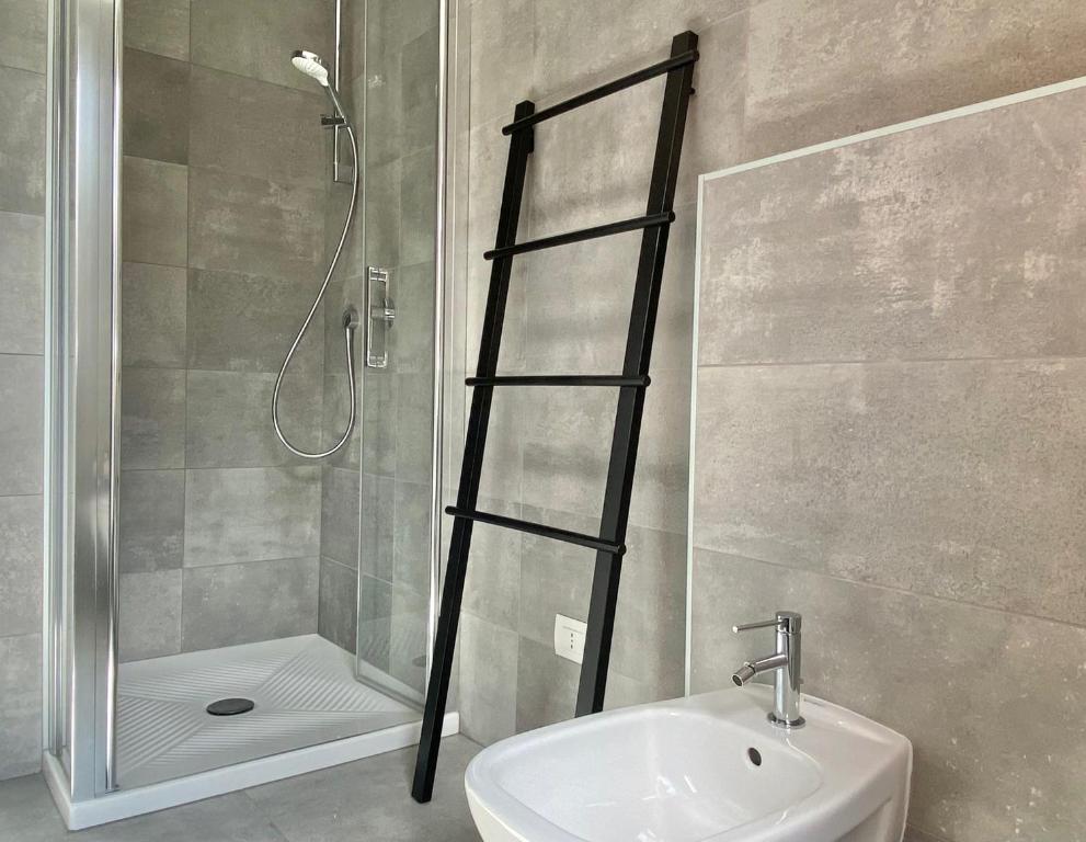 Koupelna v ubytování APARTMENT RIVA Lenno