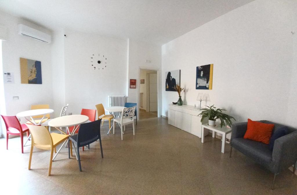 a living room with a table and chairs at La Dimora dei Professori DiffusHotel in Lecce