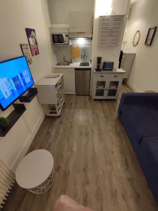 Kuchyňa alebo kuchynka v ubytovaní Studio - Phalènes proche CID