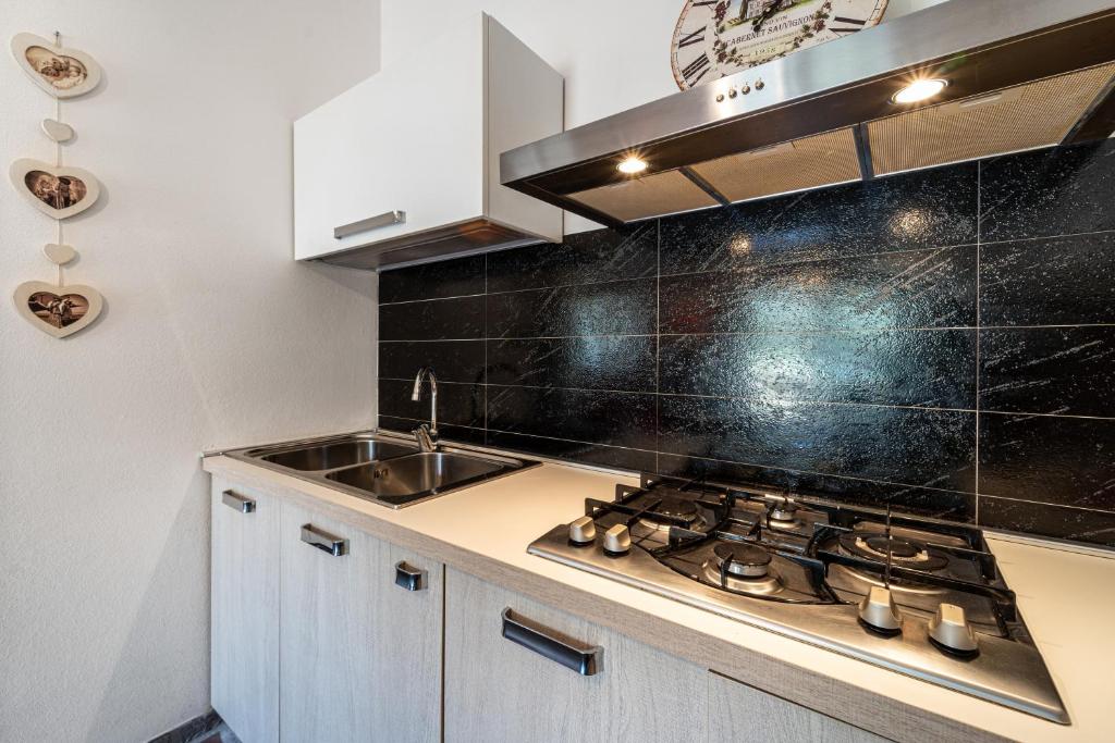 A kitchen or kitchenette at Open Space nel Sulcis