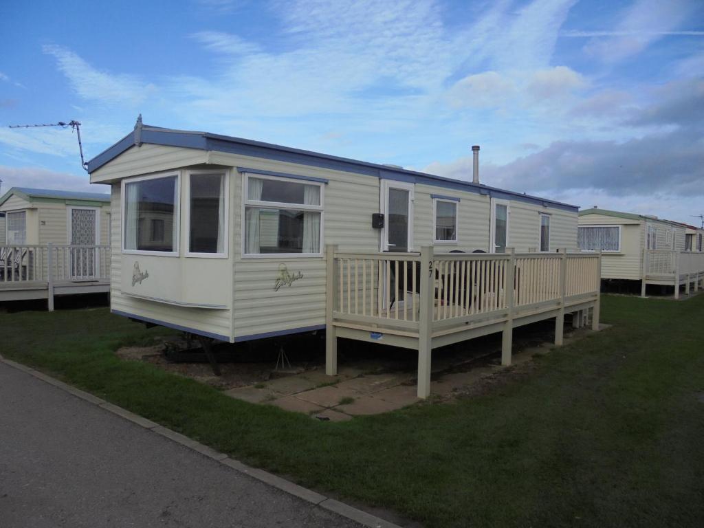 a large white mobile home with a porch at 8 Berth on Coastfields (Everglade) in Ingoldmells