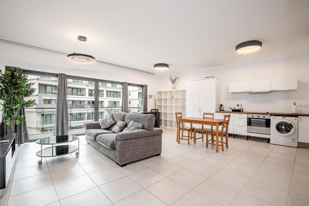 Modern studio apartment in the heart of St Julians, St Julian's