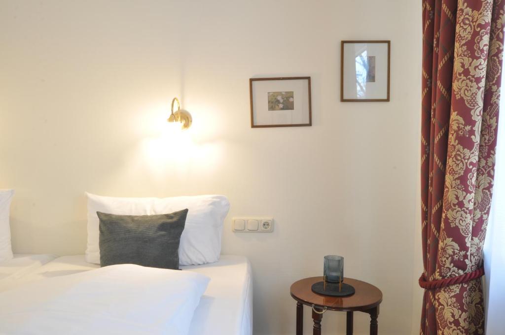 Postel nebo postele na pokoji v ubytování Hotel Altmünchen by Blattl