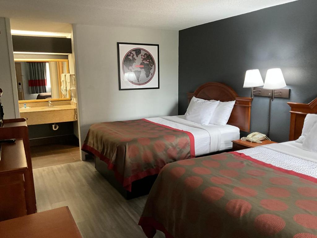 Postel nebo postele na pokoji v ubytování Ramada by Wyndham Macon