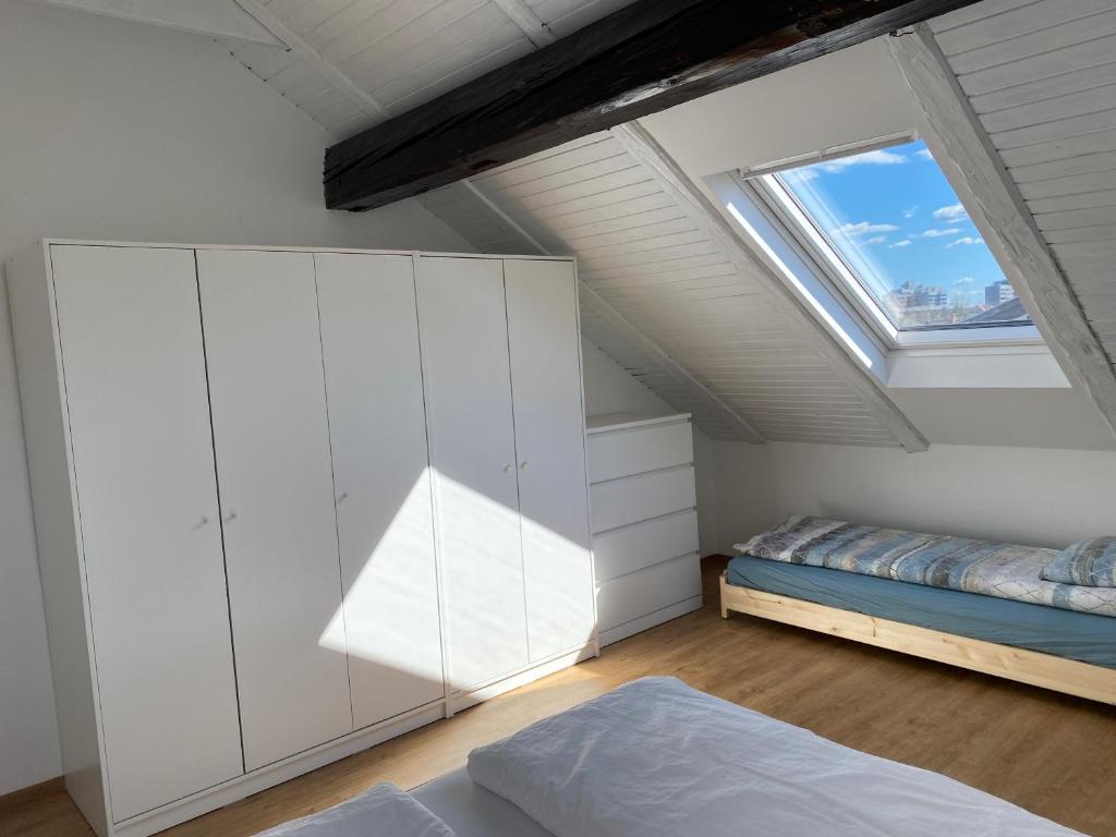 Schlafzimmer im Dachgeschoss mit einem Bett und einem Fenster in der Unterkunft VILA ADA - Big Garden - 4 New Quiet Apartments - Free Parking in Ljubljana