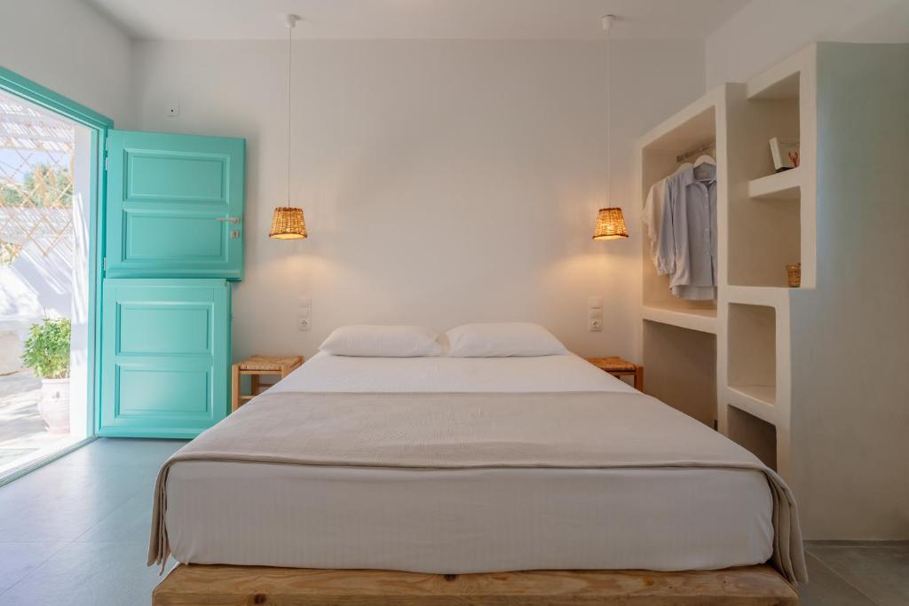 Postel nebo postele na pokoji v ubytování Xerolithia Guesthouse