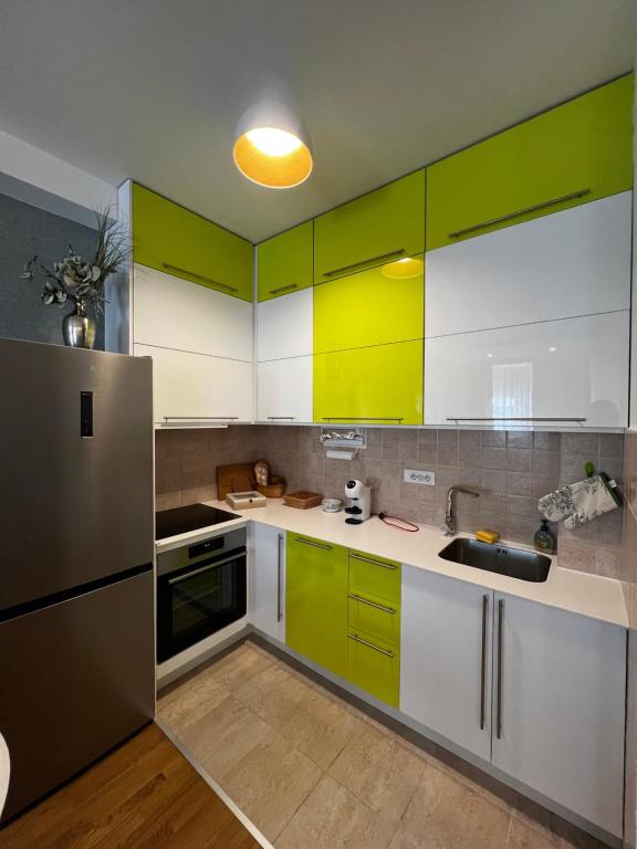 Kuchyň nebo kuchyňský kout v ubytování Real Apartment Banovci
